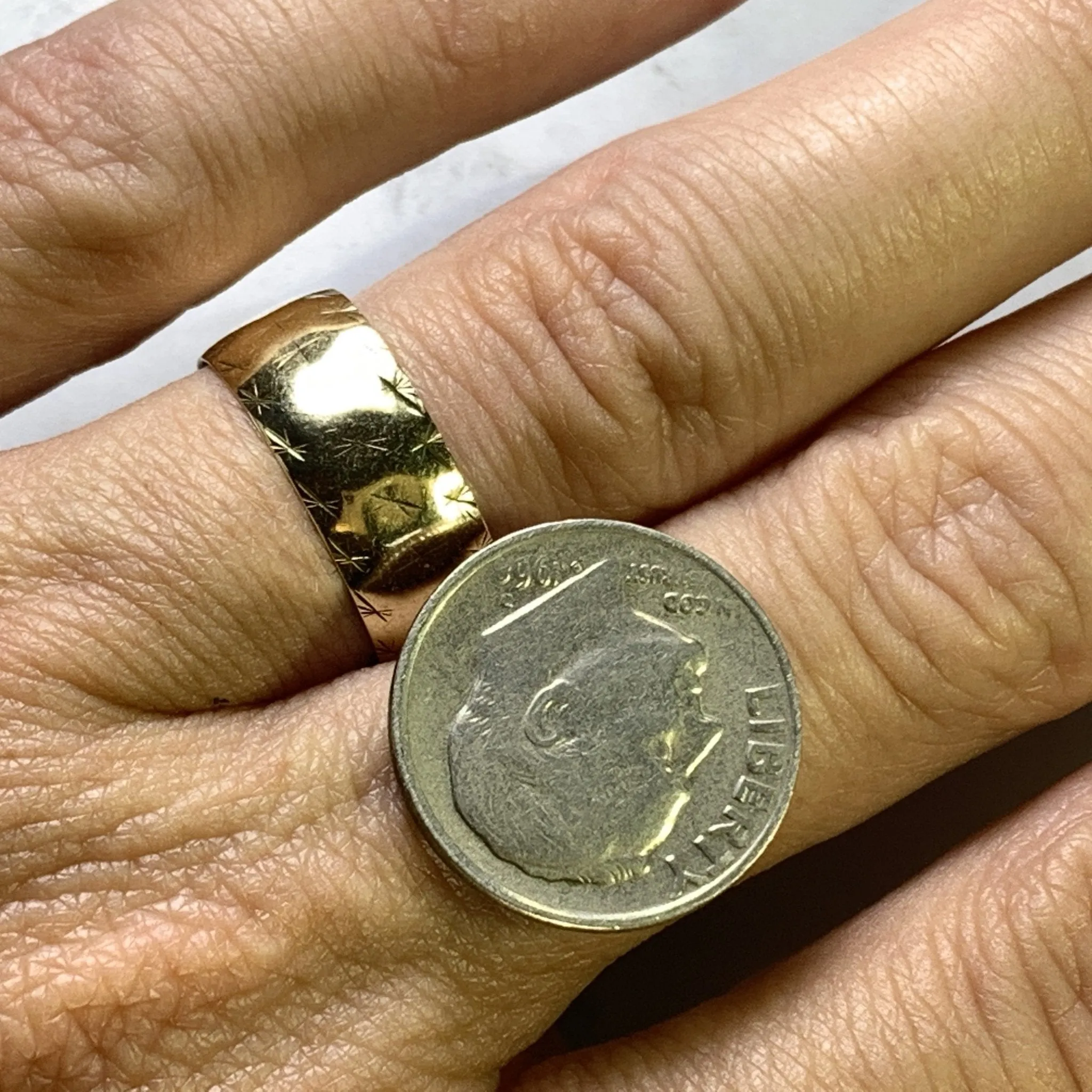 Vintage 1970s Etched Yellow Gold Wedding Band with Star Etching. Perfect Stacking Ring.