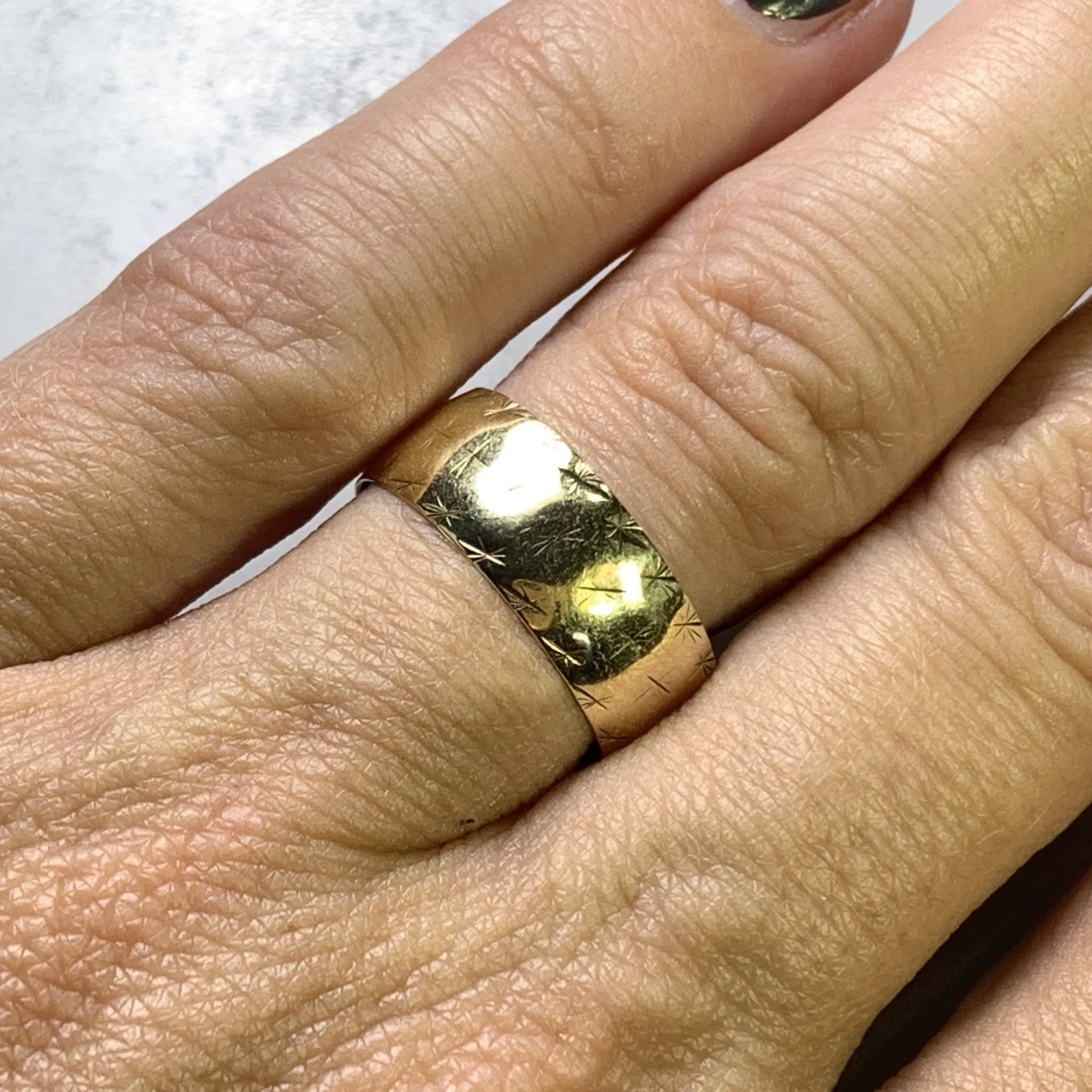 Vintage 1970s Etched Yellow Gold Wedding Band with Star Etching. Perfect Stacking Ring.