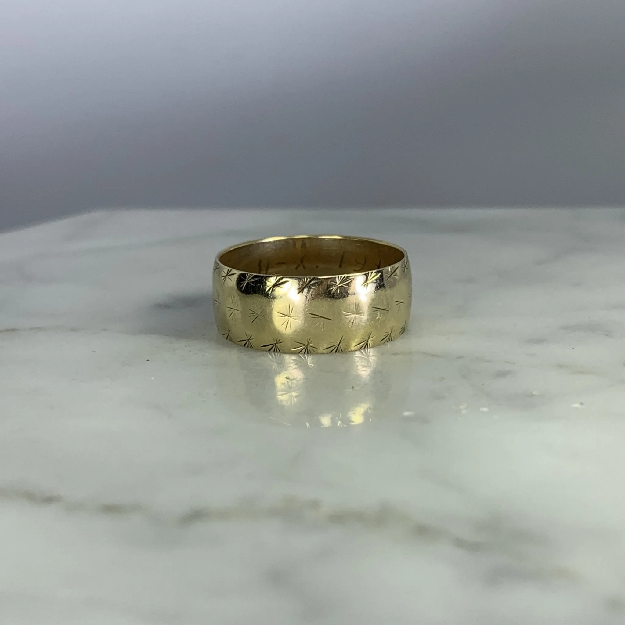 Vintage 1970s Etched Yellow Gold Wedding Band with Star Etching. Perfect Stacking Ring.