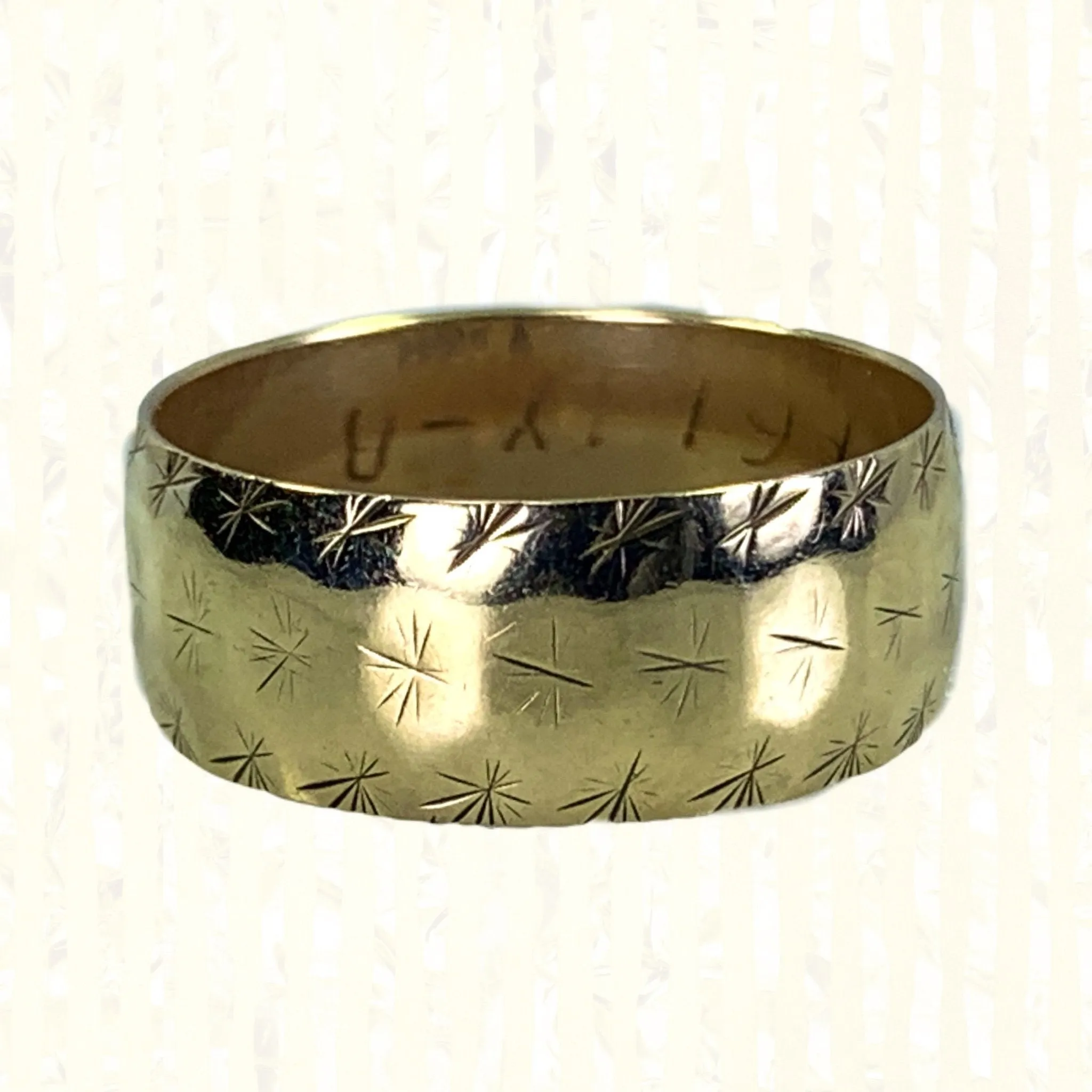 Vintage 1970s Etched Yellow Gold Wedding Band with Star Etching. Perfect Stacking Ring.